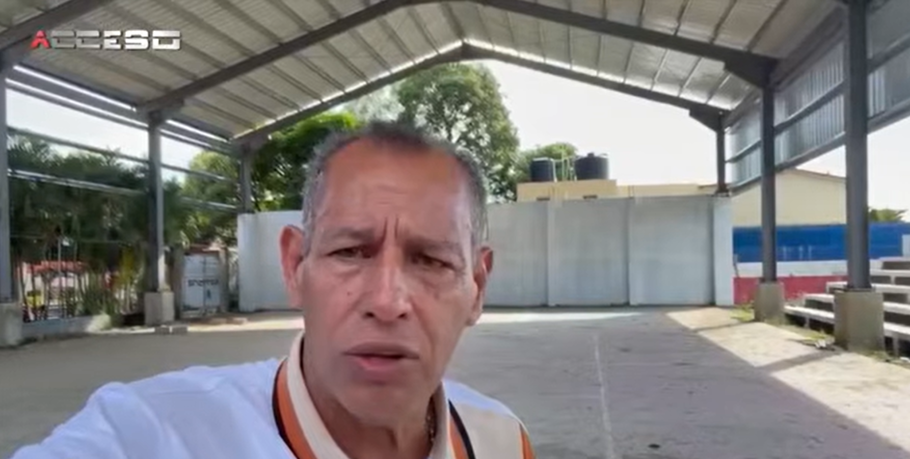 El activista social y popular Guanchy compres , le exige a la autoridades que terminen el t...