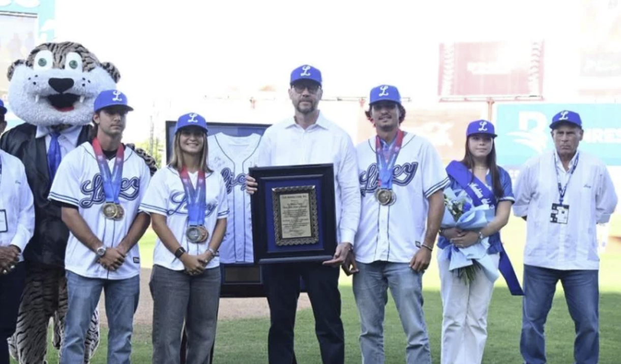 Licey rinde homenaje a los hermanos Pigozzi, medallistas de oro de los Juegos Santo Domingo 2026