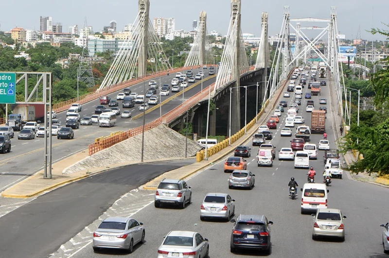 Choferes y organizaciones comunitarias rechazan el aumento del marbete; sector transporte está dividido