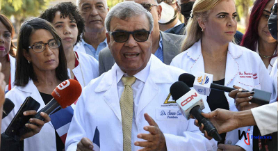 Médicos dicen discurso del presidente no obedece a la realidad del sector salud y amenazan con paros