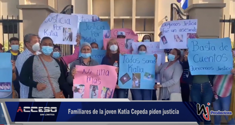 (VER VIDEO) Familiares de la joven Katia Cepeda piden justicia frente al palacio de justicia de Moca