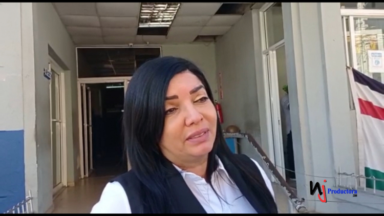 La abogada Elizabeth Rodríguez visita el cuartel de Moca para verificar las condiciones de los detenidos