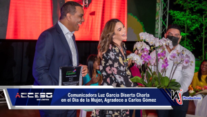 Comunicadora Luz García Diserta Charla en el Día de la Mujer, Agradece a Carlos Gómez