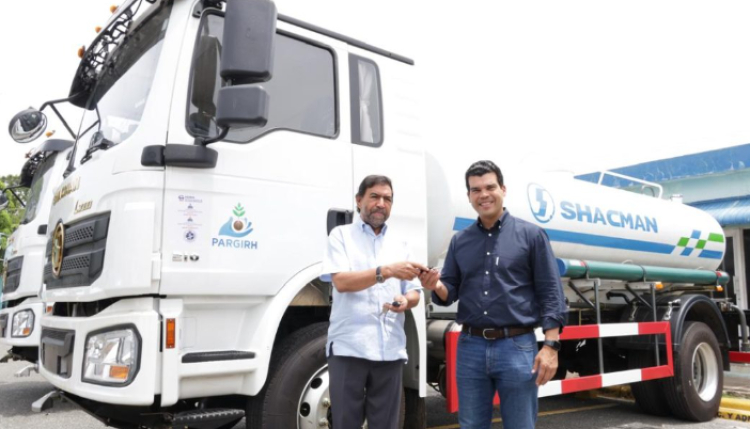 INAPA recibe dos camiones cisterna para suplir agua potable como parte del proyecto PARGIRH