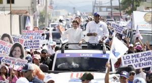 Senador Carlos Gómez y Vicepresidenta Raquel Peña encabezan multitudinaria marcha caravana en Moca