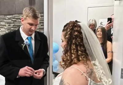 La boda más loca del mundo: se casaron en el baño de una estación de servicio