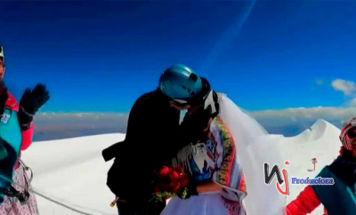 Una pareja boliviana se da el &#039;Sí, quiero&#039; a 6.400 metros de altitud