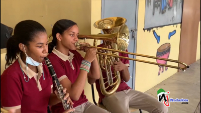 La escuela de música de Cayetano Germonsén recibe instrumentos donados por personalidades del municipio