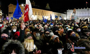POLONIA: Manifestaciones para pedir veto a ley limita los medios