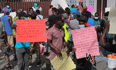 Haitianos marchan en el sur de México y piden agilizar papeles