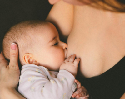 Lactancia materna tras la vacuna de refuerzo contra la covid puede transmitir anticuerpos