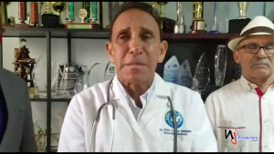 El Dr. Cruz Jiminián realiza donación de medicamentos para los pensionados de la policía de Moca