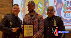 Policía de NY reconoce a DJ Adonis por apoyo brindado a la comunidad hispana