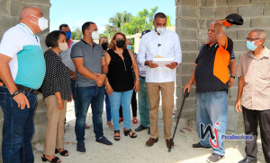 Senador Carlos Gómez recibe presupuesto para gestionar la terminación de Capilla San Agustín, Monte de la Jagua 