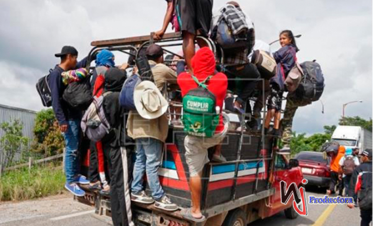 MEXICO: Caravana migrante hacia EE.UU. avanza en camiones y a pie