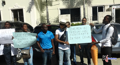 Estudiantes haitianos piden a RD devolución pasaportes retenidos