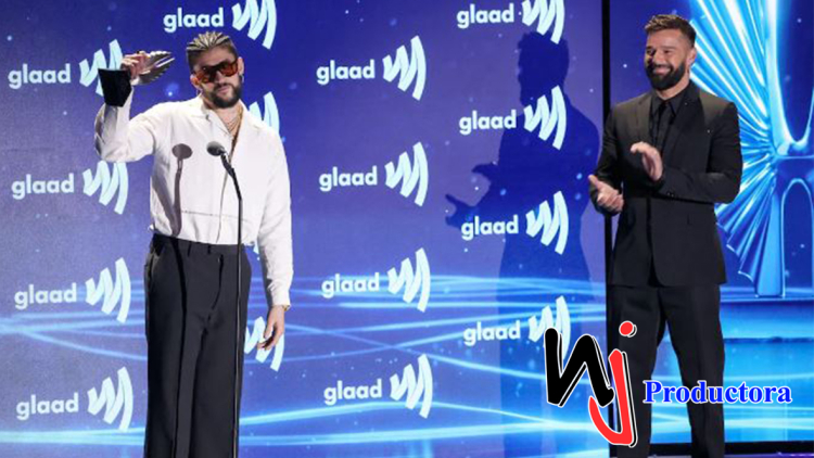 Bad Bunny recibe premio GLAAD de manos de Ricky Martin: “Gracias a la comunidad LGBTQ por inspirarme”