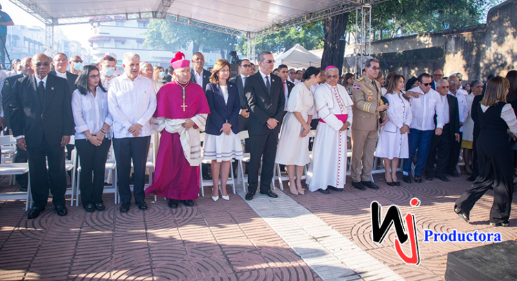Dominicanos veneran la Altagracia en el centenario de su coronación